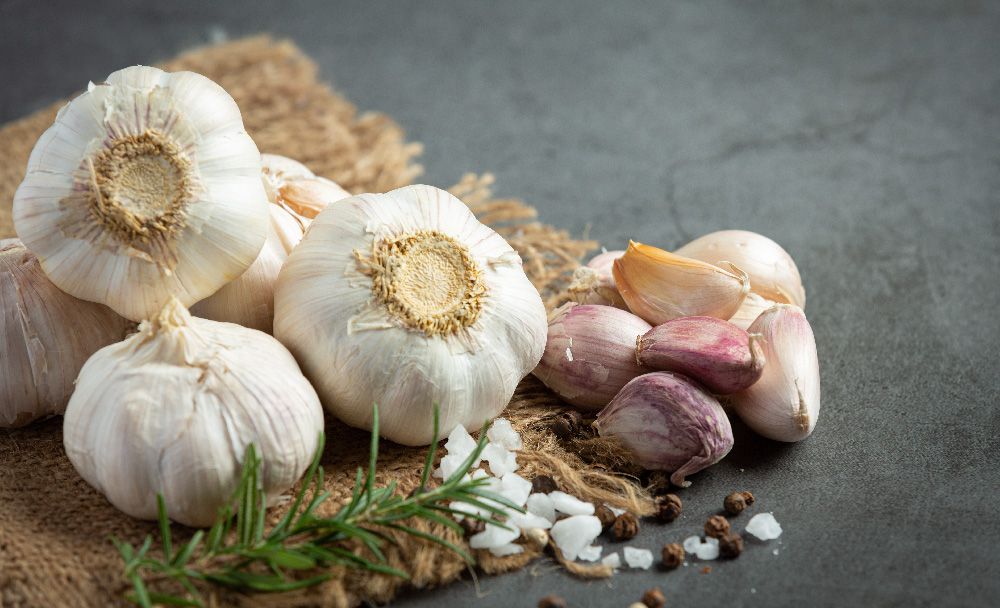 eat garlic - remedies for tonsils